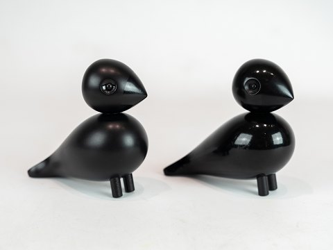 A pair of Kay Bojesen turtle doves in black painted wood.
5000m2 showroom