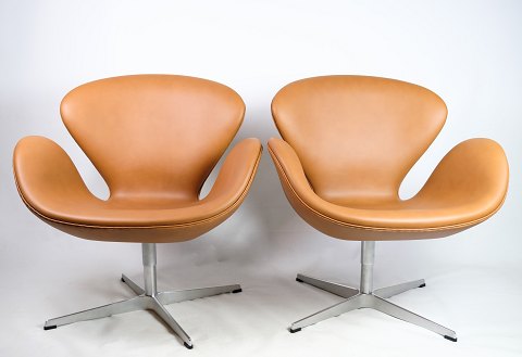 Svanen, model 3320, Arne Jacobsen, Fritz Hansen, 1957
Fremragende stand
