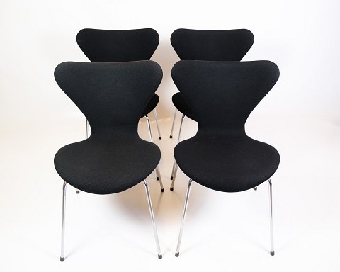 Sæt Af 4 Spisebordsstole - Model 3107 - Syver Stol - Original Polstret I Sort 
Stof - Arne Jacobsen - Fritz Hansen
Flot stand
