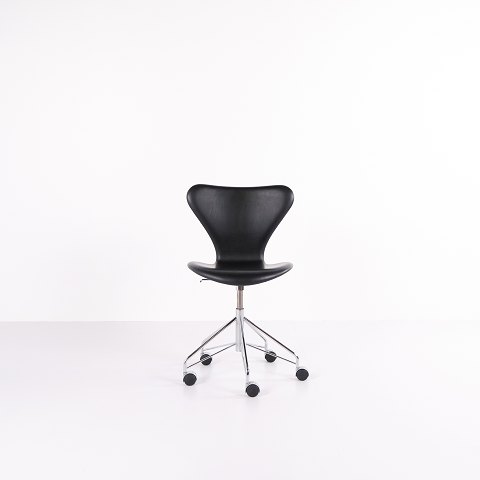 Seven Office chair - Model 3117 - Black leather - Swivel function - Arne Jacobsen - Fritz HansenExcellent condition