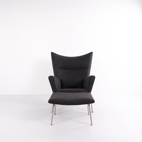 Wingchair – Hans J. Wegner – Model CH445 – Carl Hansen & Søn – Gråt Hallingdal – Med skammelFlot stand