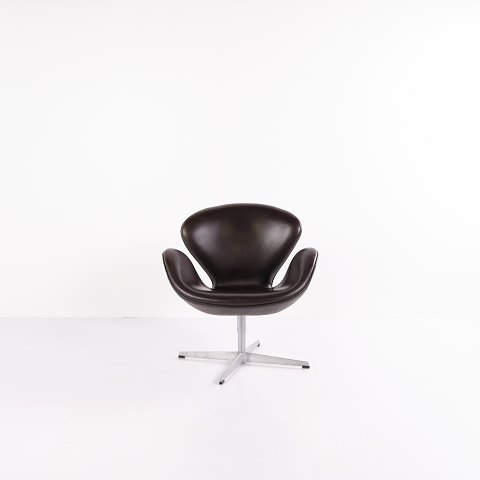 Lænestol - Svanen - Model 3320 - Brunt Læder - Arne Jacobsen - Fritz Hansen - 2007